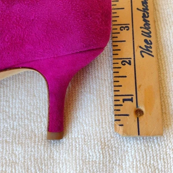 NEW Fierce and Fabulous Via Spiga Fuschia Suede Pumps - Picture 6 of 9